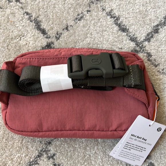 NWT Lululemon Brier Rose Mini Belt Bag! - Picture 4 of 9